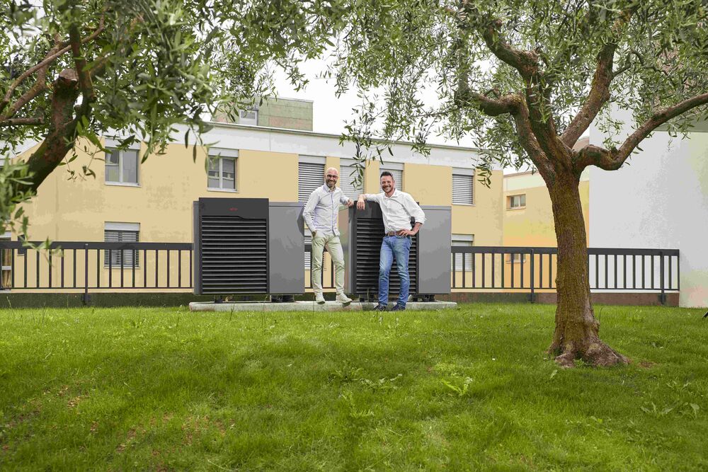 Zu zweit geht es besser: Roberto Maida (TiWash SA) und Pietro Prestigiacomo (Elco) vor der neuen Kaskade. (Foto: Stefano Schröter)